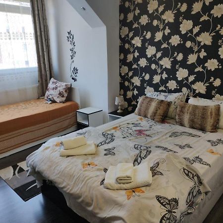 White Black Rooms Χουνεντοάρα Εξωτερικό φωτογραφία